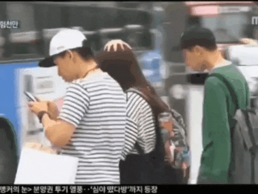 도심 속 여성 머리의 불가사리, 그 정체는2.gif